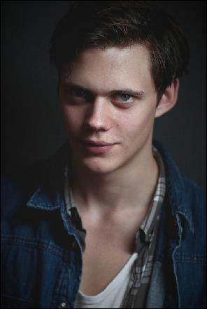 bill_skarsgard011 (500x745, 41 kБ...)
